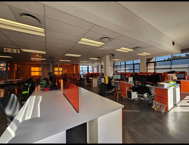 296M² OFFICE TO LET IN BRYANSTON